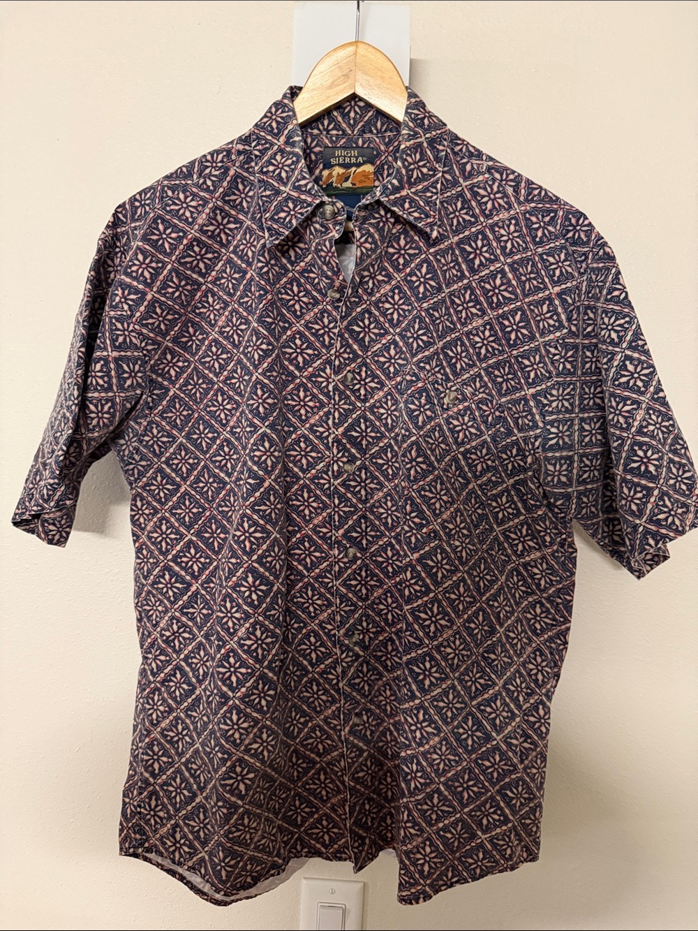 High Sierra Navy and Pink Geometric Short-Sleeve Button-Up Shirt B15